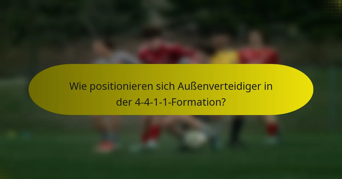 Wie positionieren sich Außenverteidiger in der 4-4-1-1-Formation?