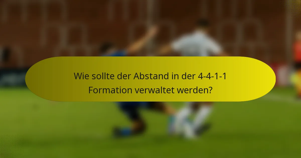 Wie sollte der Abstand in der 4-4-1-1 Formation verwaltet werden?