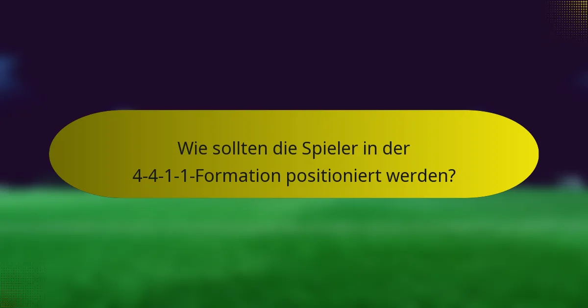 Wie sollten die Spieler in der 4-4-1-1-Formation positioniert werden?