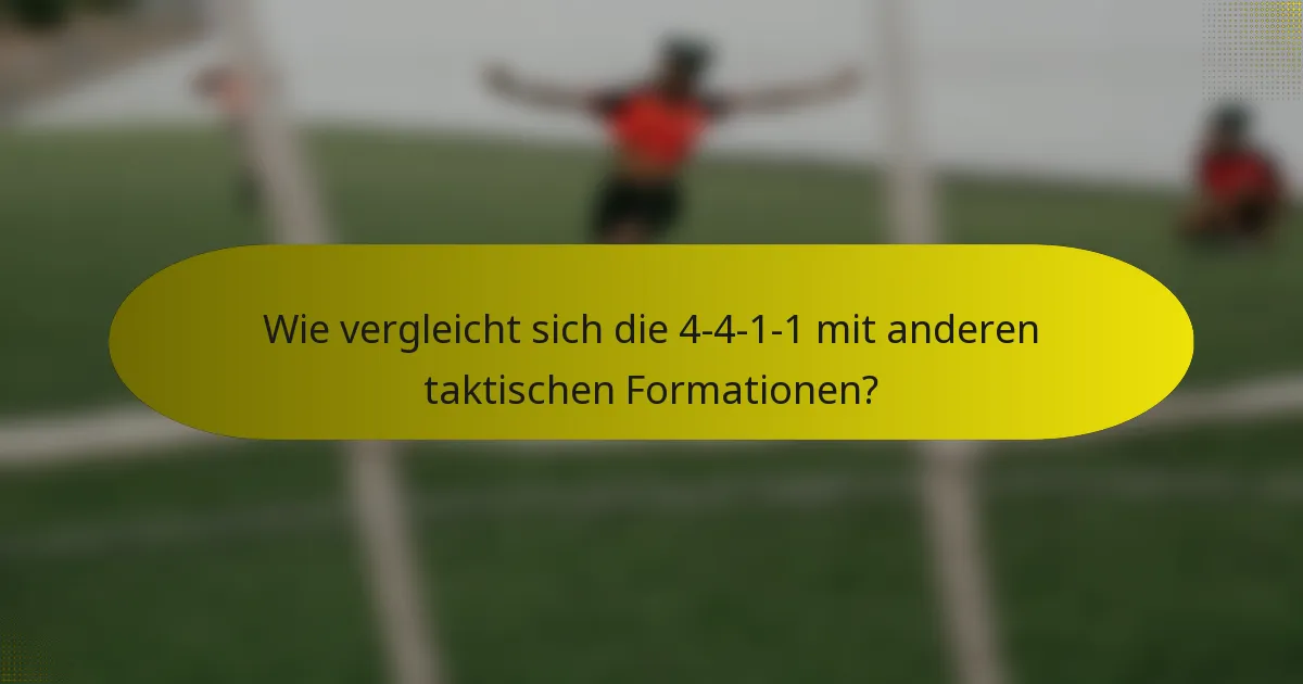 Wie vergleicht sich die 4-4-1-1 mit anderen taktischen Formationen?